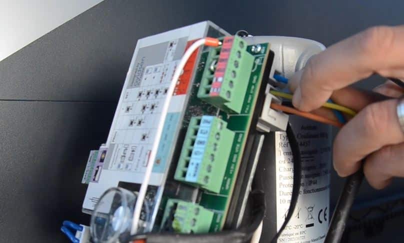 Comment brancher un moteur de portail coulissant