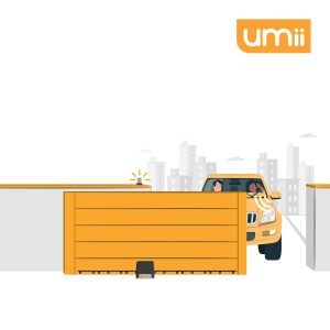 un portail motorisé avec le moteur extel umii XC250 s'ouvre pour laisser passer une voiture
